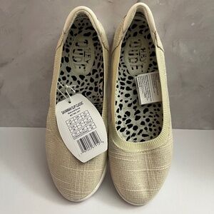 NWT Hey Dude Women’s Savannah Natural Gold Lightweight Slip-on Sneaker Size 7